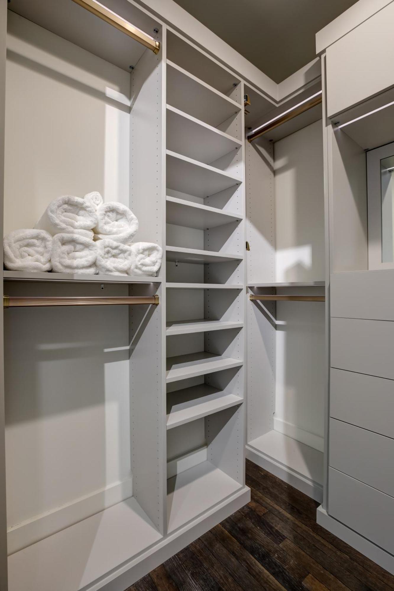 New Construction Loft Style Spacious Lux 204 Appartement *