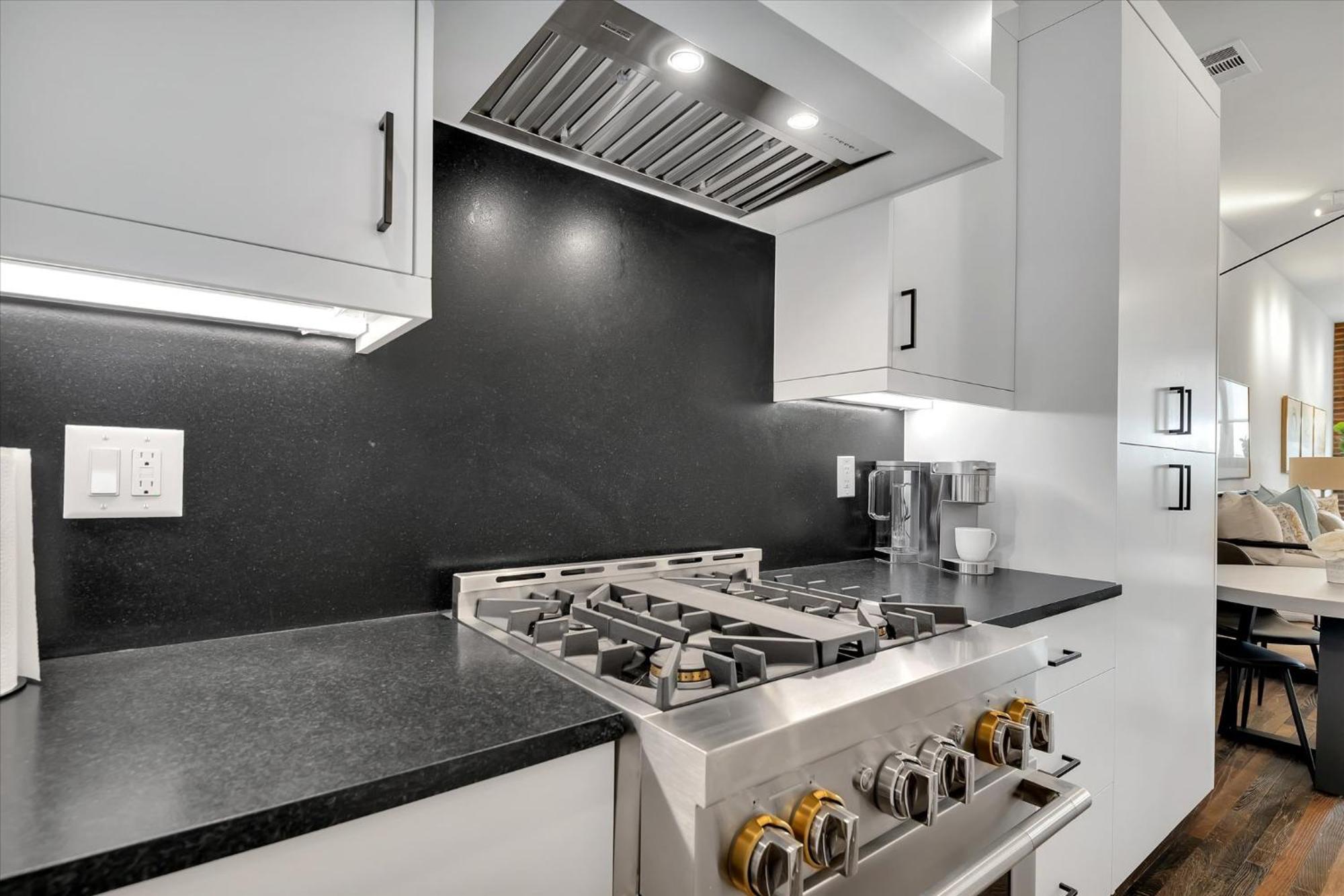 New Construction Loft Style Spacious Lux 204 Appartement *